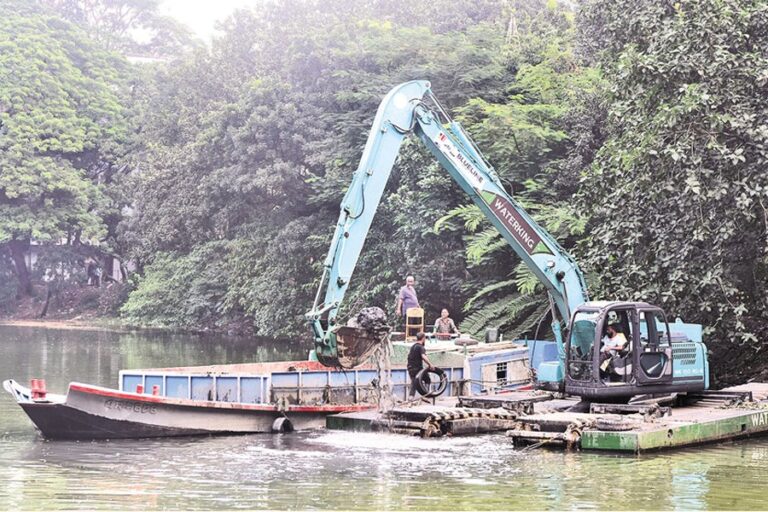 ダッカ南市公社はダナモンディ湖で再掘削作業を開始した。