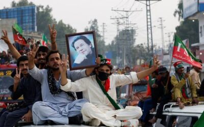 パキスタン大統領、デモ行進を前にイムラン・カーン氏の政党が率いる州政府を停止