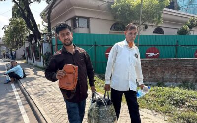 100便の運航停止と運賃高騰を受け、サウジアラビア行きの乗客は代替ルートを模索している。