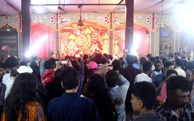 ドゥルガー プージャ: マハ ナバミは祝われ、明日はビジャヤ ダシャミ
