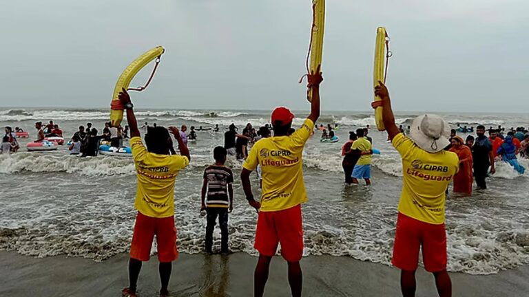コックスバザールのヒムチャリビーチで海水浴中の観光客3人が死亡、2人が行方不明