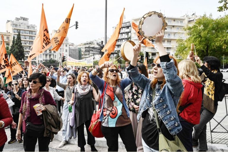 フランスのマクロン大統領は秩序維持を誓い、騒乱に対する外国の批判を「愚かだ」と一蹴した。