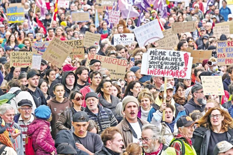 フランスで数百件の抗議デモが発生