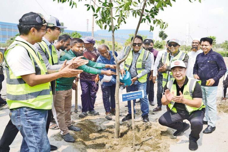 KBCCIがクミラ経済特区で植樹プログラムを実施